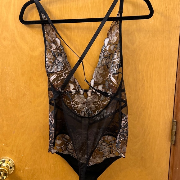 Thistle and Spire Chantrelle Bodysuit Black Rose Gold Size Large - Picture 2 of 6